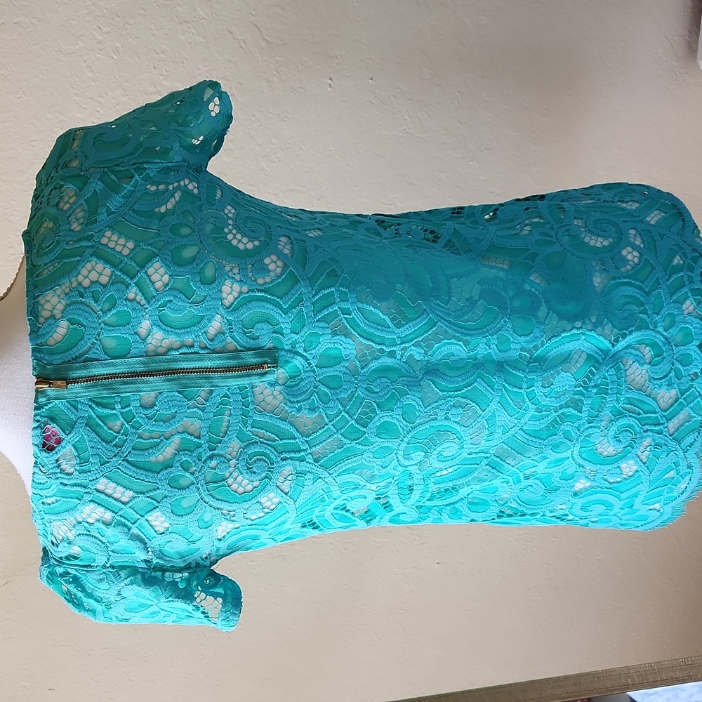 Lilly Pulitzer Lace Aqua Poppy Top XS *Please read* - Picture 3 of 4
